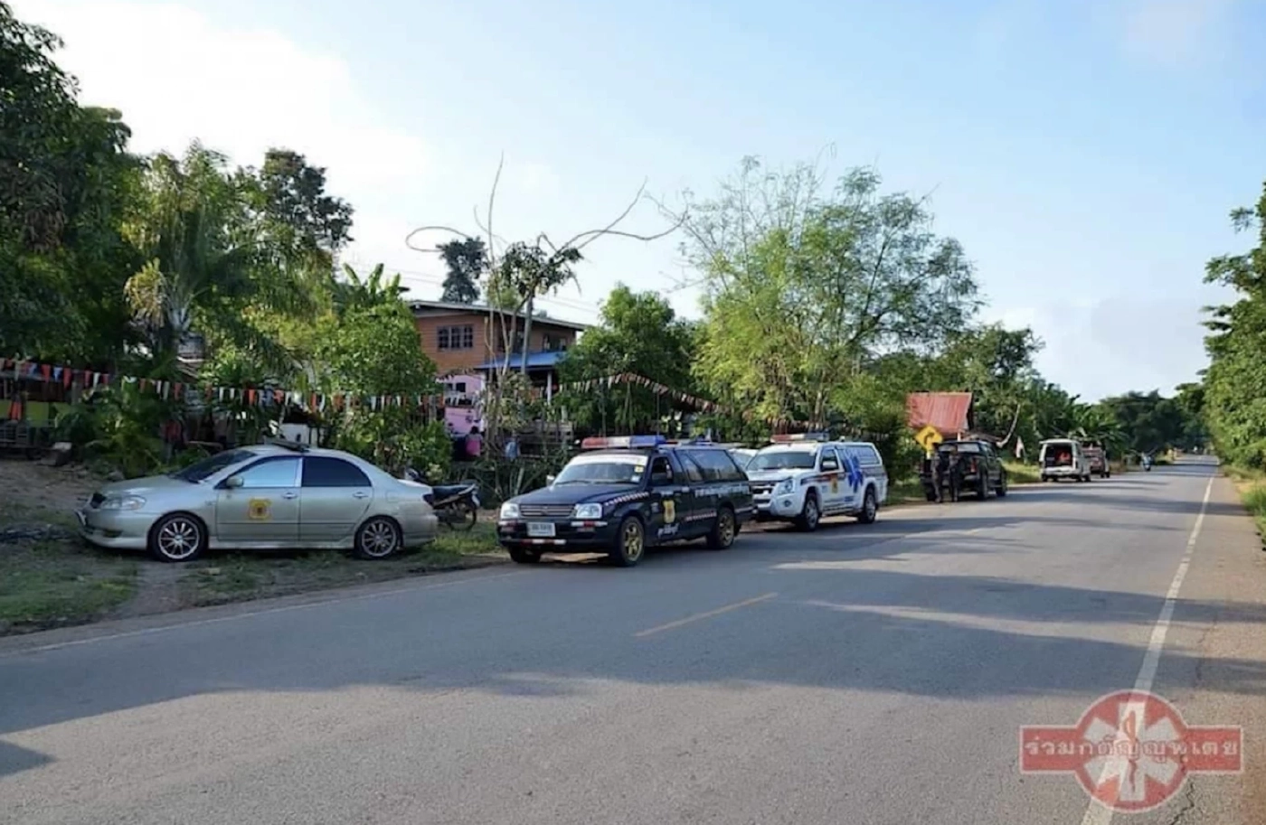 ภาพเหตุการณ์ นายพิสุทธิ์ศิริ จันทร์โสดา ใช้มีดจี้ตัวเองประชดรัก เมื่อ 30 ต.ค. 57