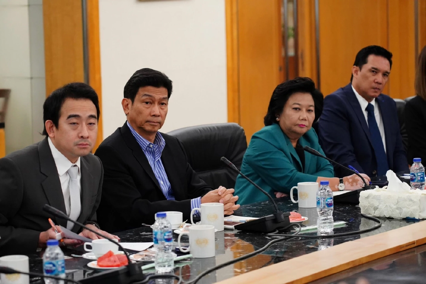 “พวงเพ็ชร” โวย “กกต.”  ออกแบบบัตรเลือกตั้งทำ “ผู้ใช้สิทธิ” สับสน