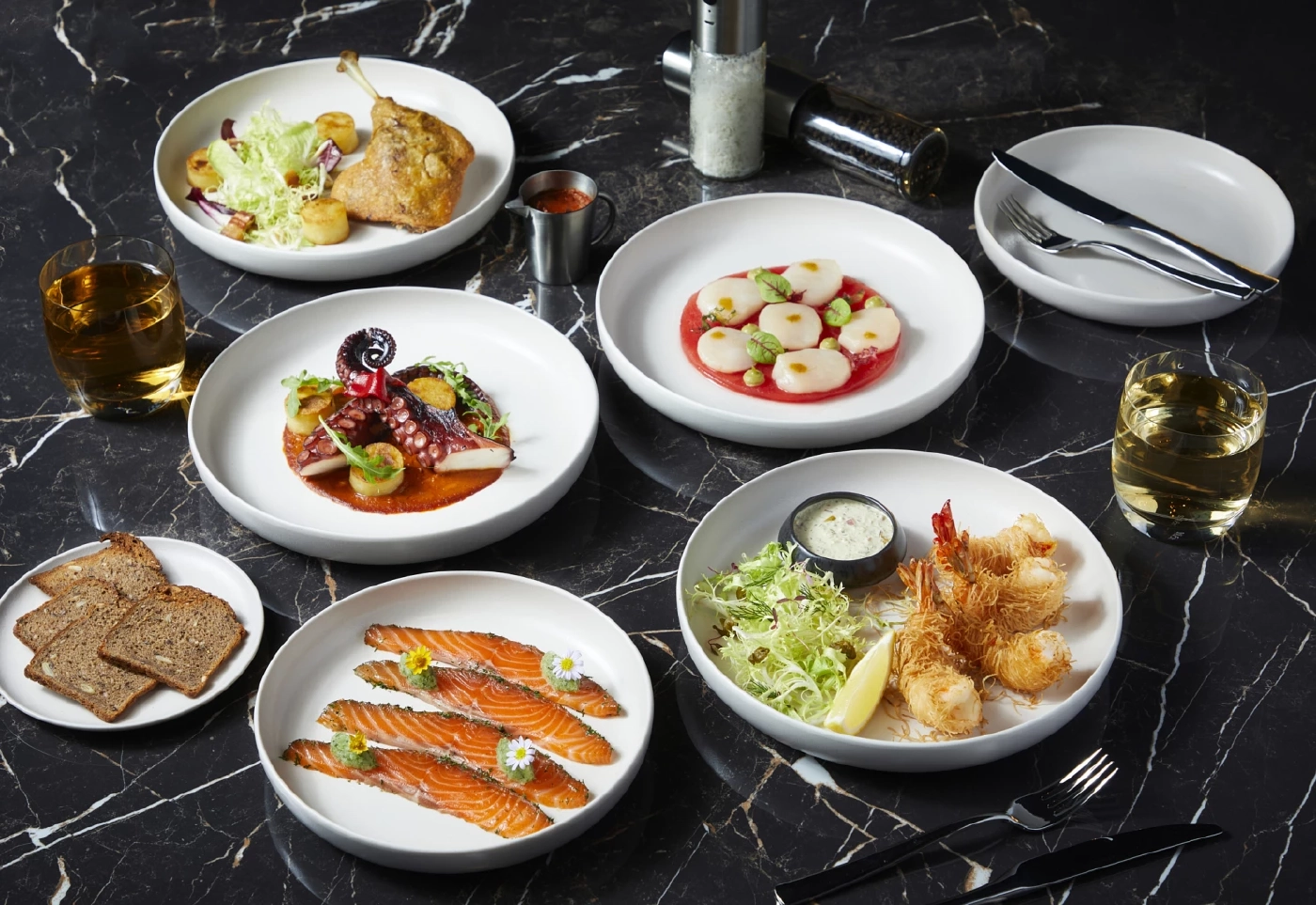 มาตามเช็คอิน! ที่เดอะคริสตัลล์กริลล์เฮาส์ อาหารอร่อยเด็ด วิวสวยริมน้ำ