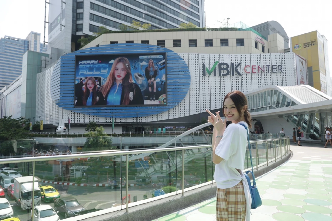 เป็นสาวแล้วจ้า "แอลลี่" ฉลองวันเกิดวัย19 ปี แฟนคลับเซอร์ไพรส์ทั่วกรุงเทพฯ