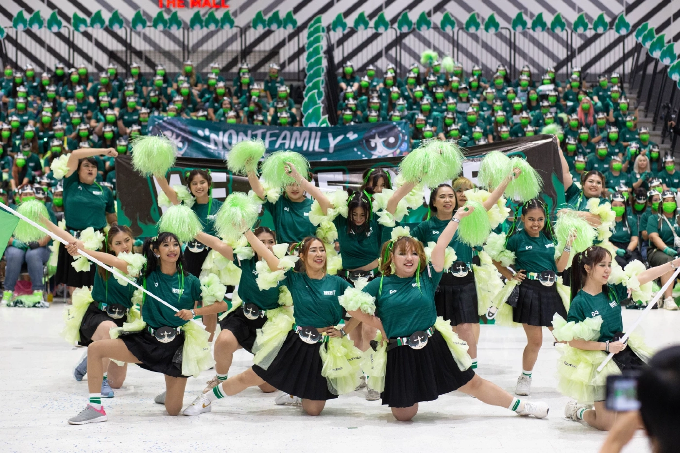 นนท์ ธนนท์ เป็นปลื้ม งานแฟนมีตฉลองวันเกิดที่สุดแสนจะอบอุ่น