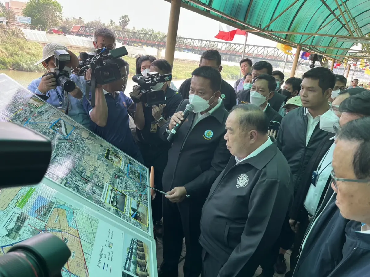 "บิ๊กป้อม" นำคณะลุยอยุธยา กราบพระนอนหลวงพ่อโต เอาฤกษ์เอาชัย
