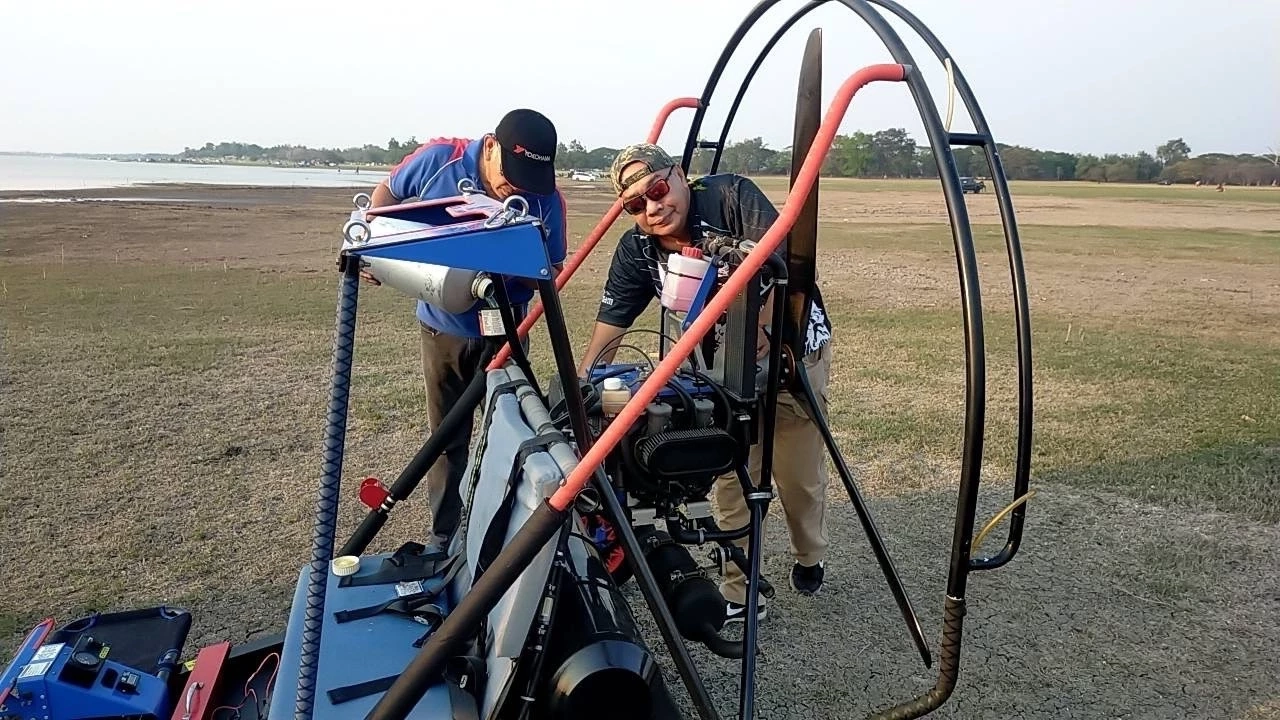 ภาพก่อนทั้งคู่ขึ้นบิน