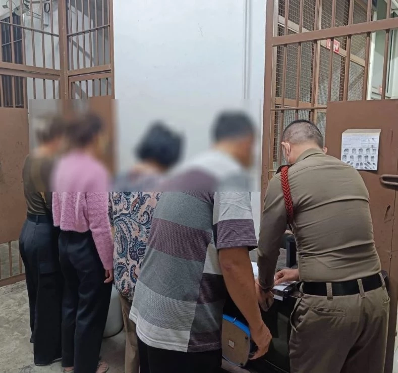 ไม่รอด! ลูกสะใภ้เฮียหมู ถูกแจ้งข้อหา "ร่วมกันหน่วงเหนี่ยวกักขังฯ"