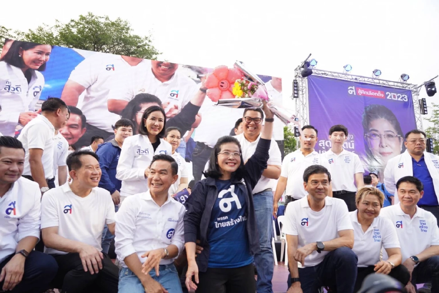 “หญิงหน่อย” นำทัพ ปราศรัยที่ดอนเมือง ประกาศแก้ปัญหาฝุ่นพิษ น้ำท่วมซ้ำซาก 