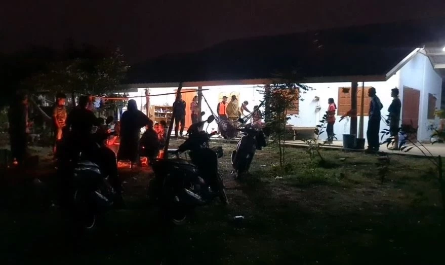 ชาวบ้านนั่งแพข้ามฟาก กลับจากดูหมอลำ เกิดล่มกลางแม่น้ำมูล ดับ 2 สูญหาย 3