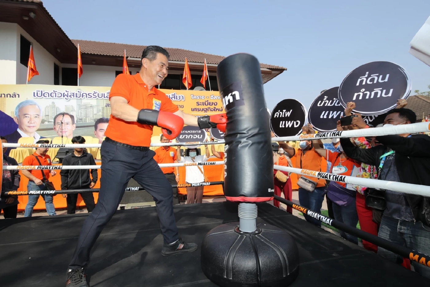 "สุวัจน์"เปิดผู้สมัคร ส.ส.โคราช 16 เขต พร้อมลงสังเวียนสู้ศึกเลือกตั้ง