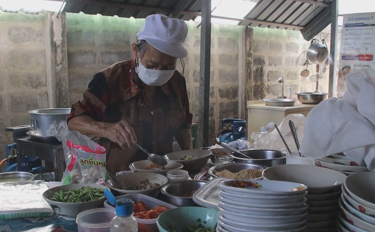 นางประกอบ มีพยุง หรือย่ากอบ 