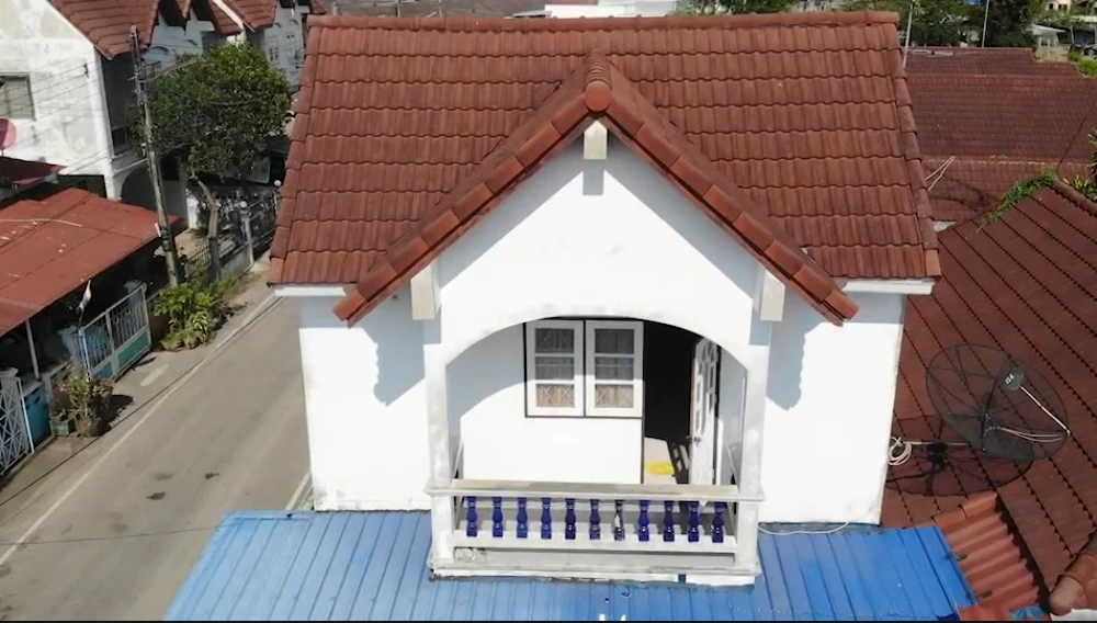 บ้านของ นายอนุวัฒน์ แหวนทอง อายุ 29 ปี ผู้ก่อเหตุ