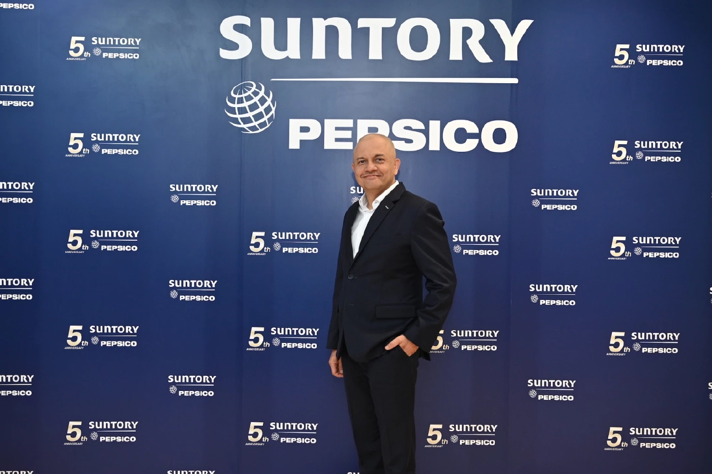 นาย อชิต โจชิ ประธานเจ้าหน้าที่บริหาร บริษัท ซันโทรี่ เป๊ปซี่โค เบเวอเรจ (ประเทศไทย) 