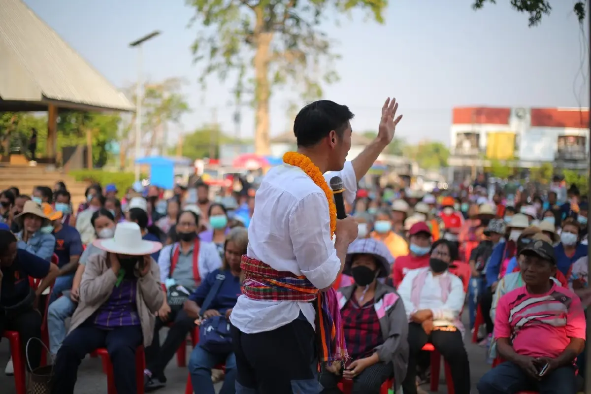 "ธนาธร" รีเทิร์นเวที ปลุกปรากฏการณ์ "อนาคตใหม่" ลุยทลายความเหลื่อมล้ำ