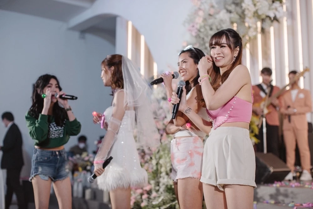 เบลล์ มนัญญา อดีตวง เกิร์ลลีเบอร์รี ควงแฟนหนุ่มเข้าประตูวิวาห์  