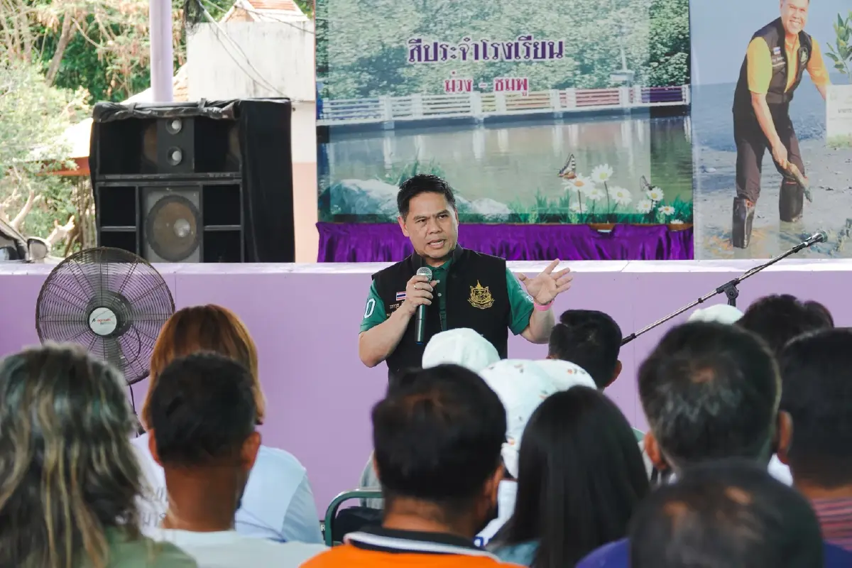 “วราวุธ” ตรวจราชการเขตบางขุนเทียน รับฟังปัญหาน้ำทะเลกัดเซาะชายฝั่ง และน้ำทะเลหนุนสูง