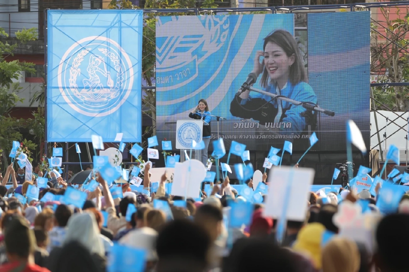 “ประชาธิปัตย์” ปราศรัยปัตตานี “มาดามเดียร์” หนุนสร้างพหุวัฒนธรรม  