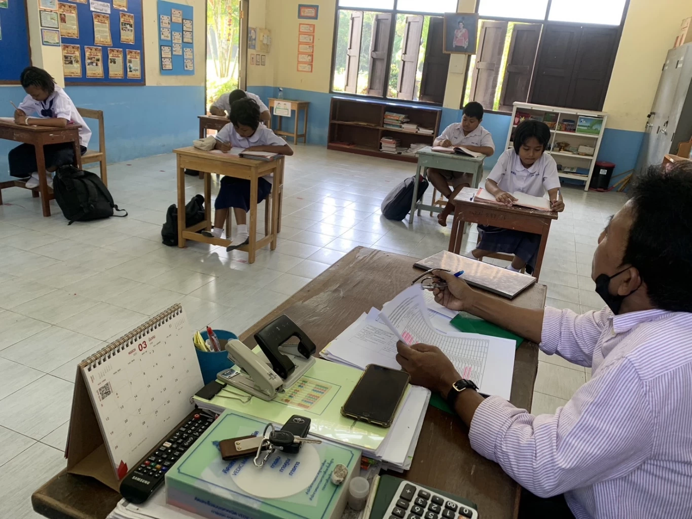 ฮือฮา! นักเรียนหญิง ป.4 ขี่ม้าไปโรงเรียน ชาวบ้านแห่ชม ความสามารถเกินตัว