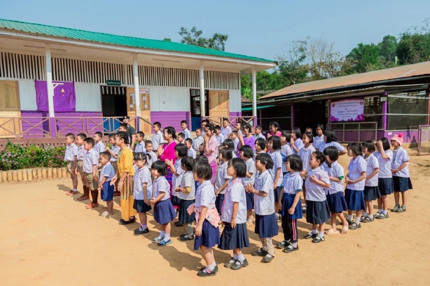 แม่บ้านตำรวจ เยี่ยม รร.ตชด.เวียงแหง เสริมมั่นคงครอบครัว