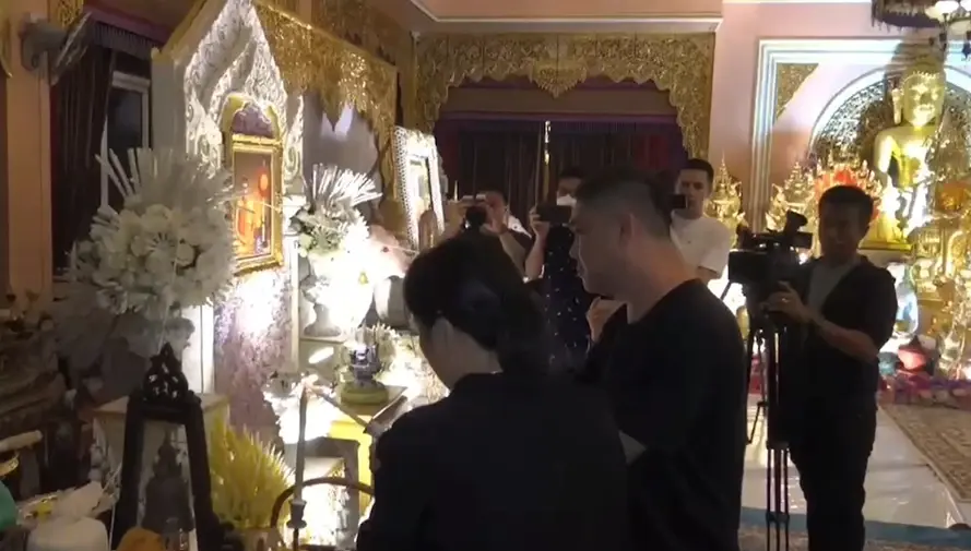 ครอบครัว "น้องดอม" นำอัฐิสวดอภิธรรมคืนแรก ผู้ที่เคยร่วมติดถ้ำมากันครบ