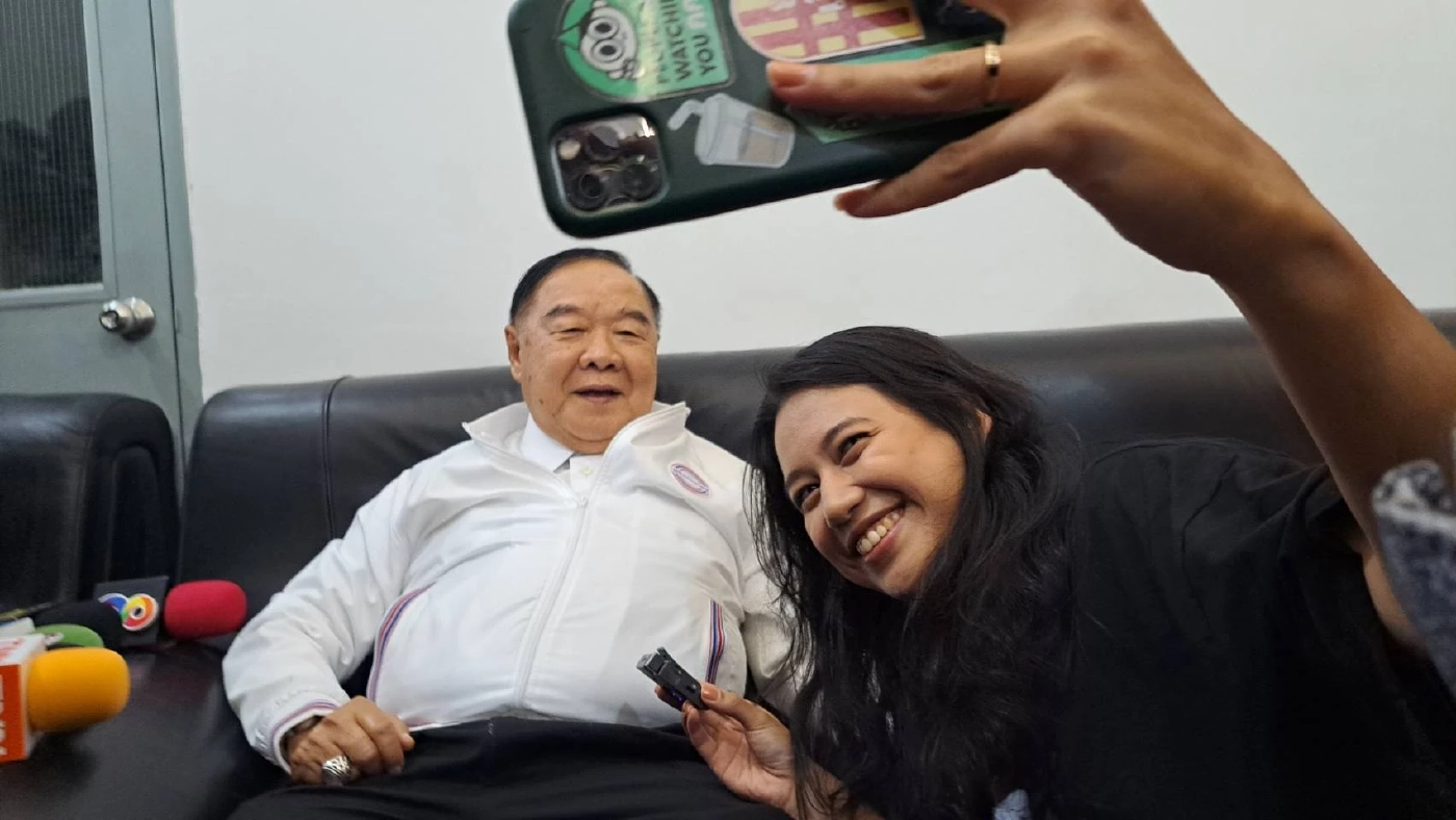 "บิ๊กป้อม" รับเป็นผู้จัดการรัฐบาลใหม่ ปิดปากดีลวงข้าว ใครมากกว่าเป็นนายกฯ