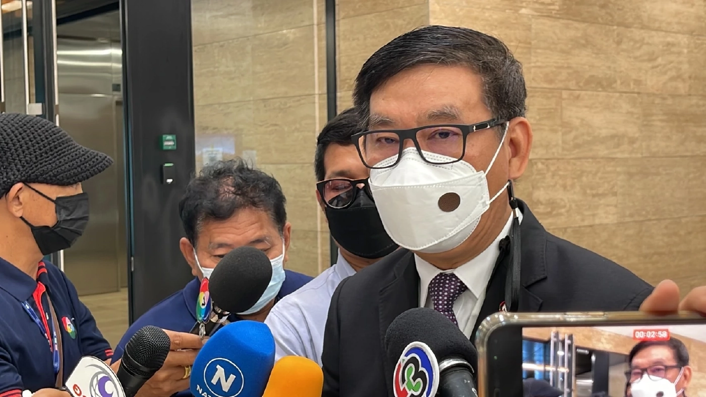 นายสมชัย ศรีสุทธิยากร อดีตคณะกรรมการการเลือกตั้ง 