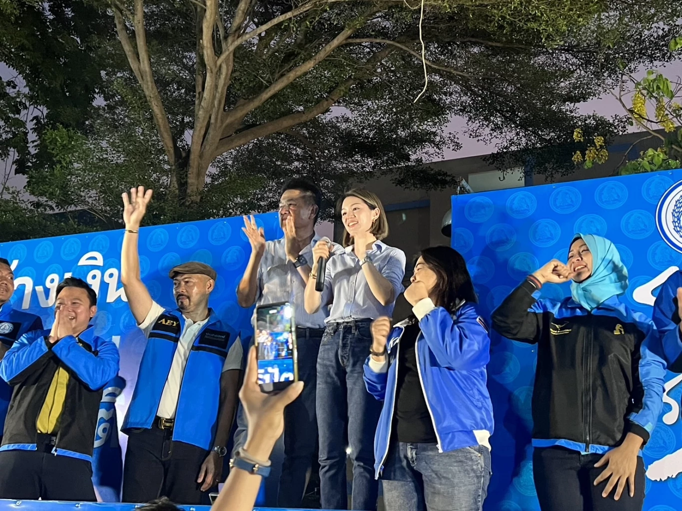 "มาดามเดียร์" อ้อนคะแนนเลือกทั้งคน-พรรค ชูนโยบายแก้เหลื่อมล้ำ ทำได้จริง