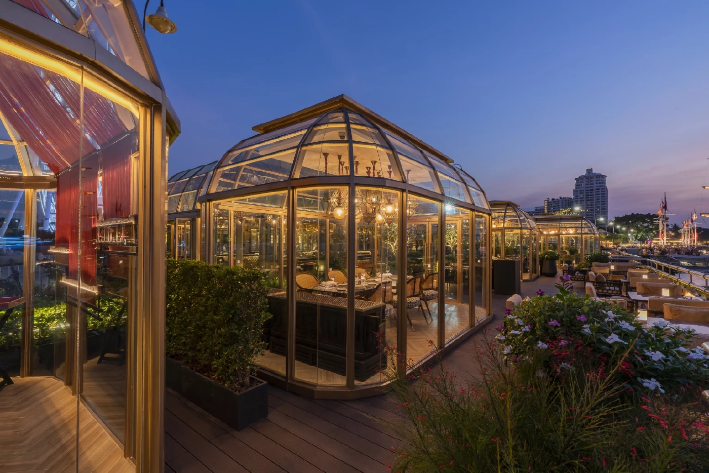 มาตามเช็คอิน! ที่เดอะคริสตัลล์กริลล์เฮาส์ อาหารอร่อยเด็ด วิวสวยริมน้ำ