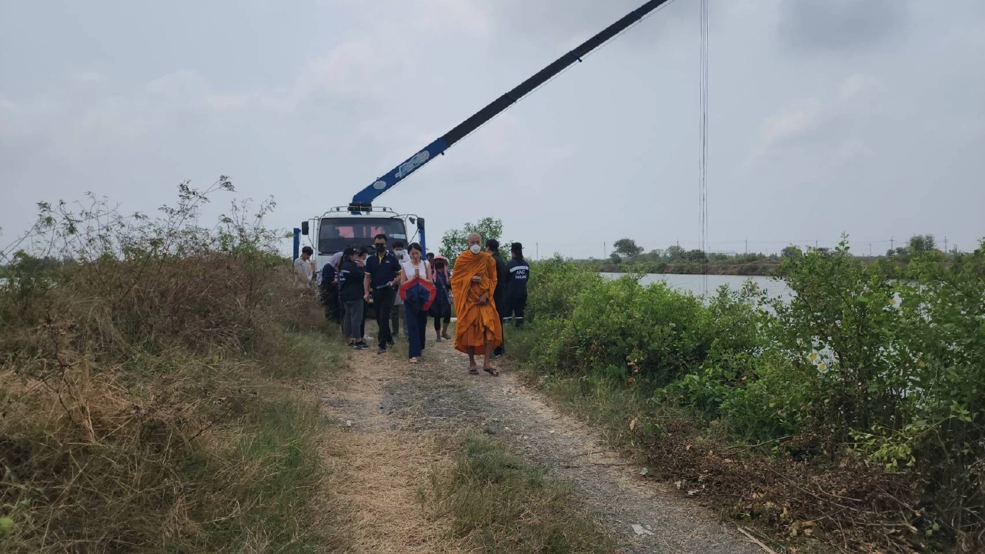 เร่งกู้ซากเครื่องบินเล็ก หาสาเหตุตก ขณะที่ลูกศิษย์ เชิญดวงวิญญาณนักบิน