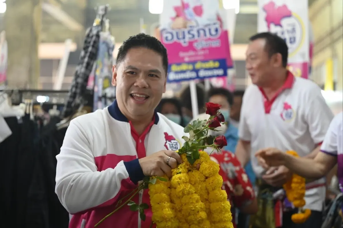 "วราวุธ"ควง"อนุรักษ์"หาเสียงตลาดเมืองร้อยเอ็ด มั่นใจรักษาพื้นที่ได้ 