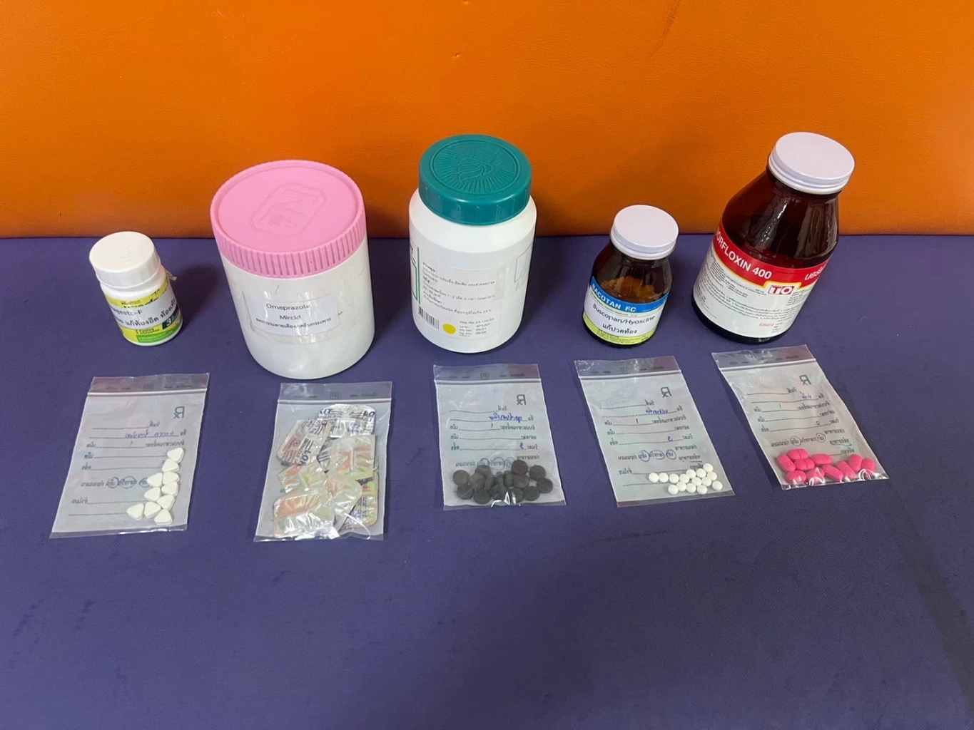 สุดอันตราย! ปคบ. ลุยค้น 2 จุด จับหมอเถื่อน ลักลอบเปิดคลีนิกรักษาคน