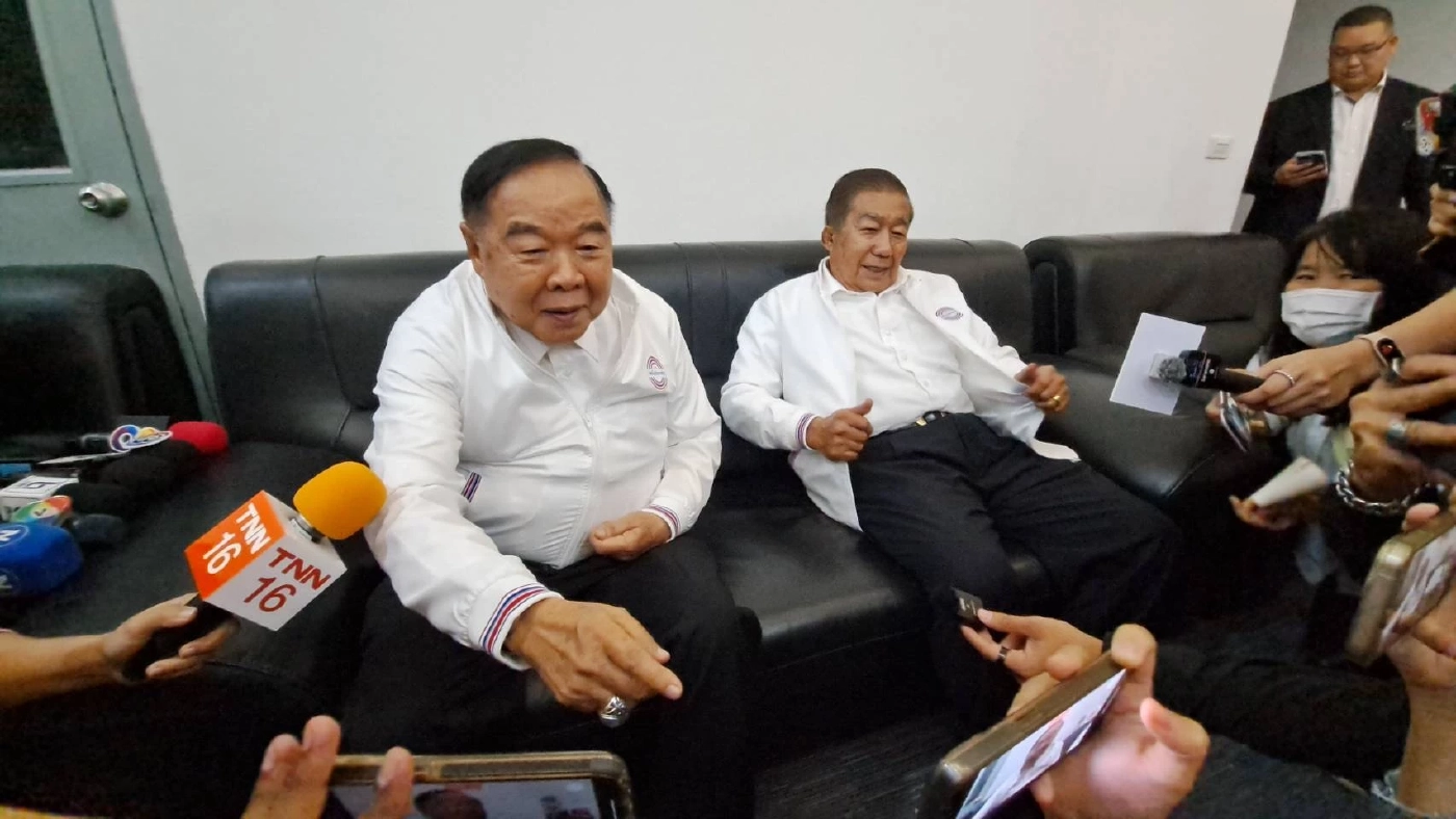 "บิ๊กป้อม" รับเป็นผู้จัดการรัฐบาลใหม่ ปิดปากดีลวงข้าว ใครมากกว่าเป็นนายกฯ