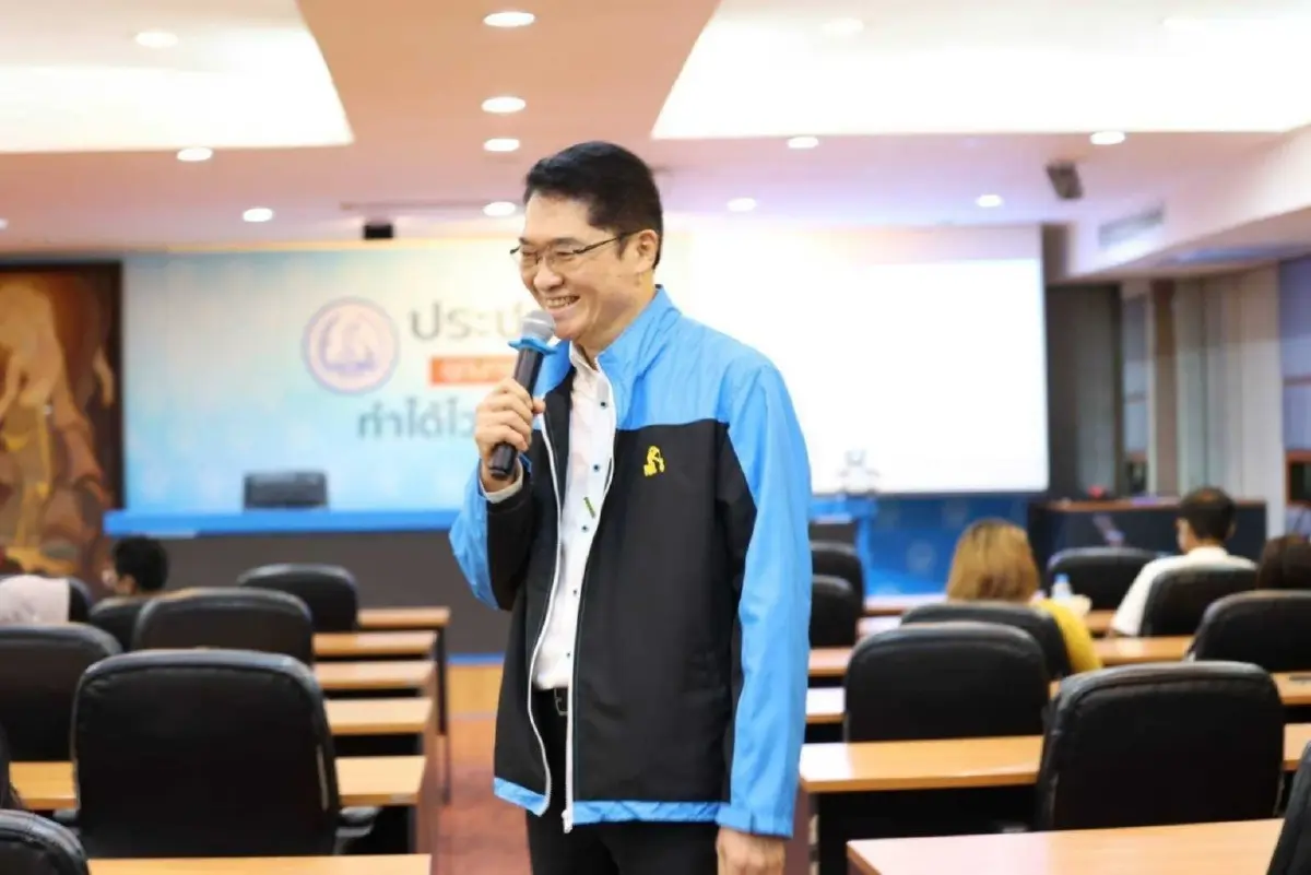 นายองอาจ คล้ามไพบูลย์ รองหัวหน้าพรรคประชาธิปัตย์ รับผิดชอบพื้นที่ กทม. 