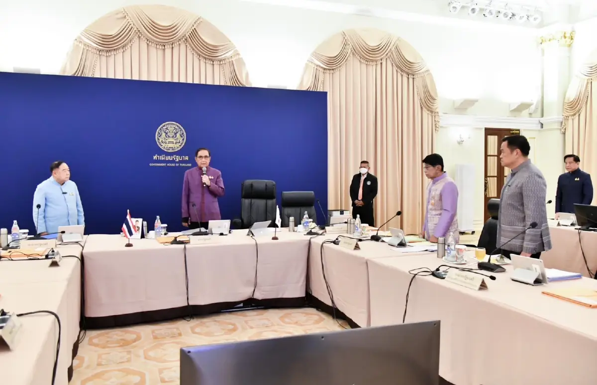 "บิ๊กป้อม" นำครม. อวยพรวันเกิด "บิ๊กตู่" นำทัพบริหารราชการแผ่นดินตลอด 4 ปี