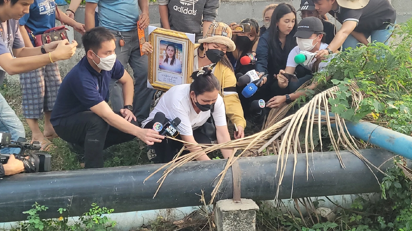 พี่สาวทำพิธีเชิญวิญญาณ สาวเหยื่อแฟนหนุ่มจุดไฟเผา - แทงในร่องน้ำ กลับบ้าน