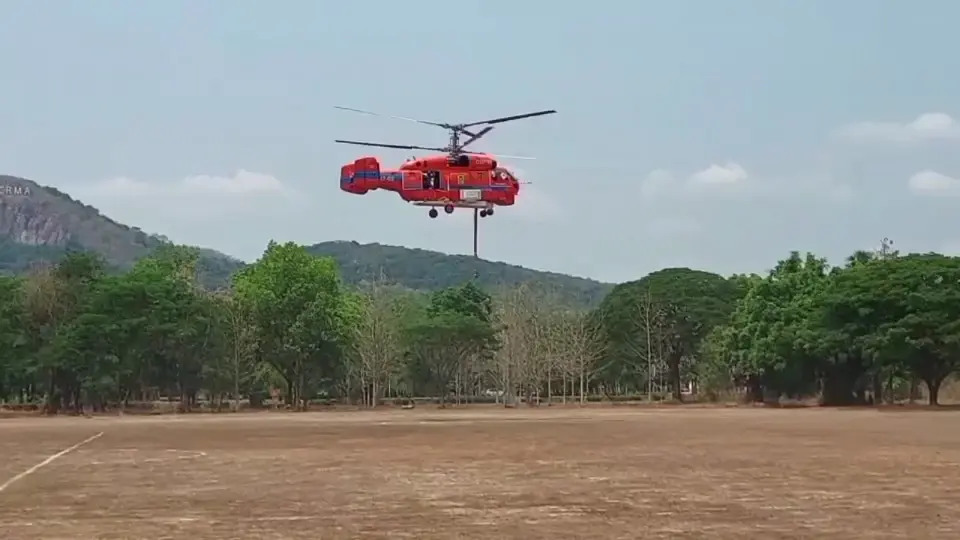"เฮลิคอปเตอร์" ปภ.-กองทัพบกบินว่อน เร่งดับไฟป่าเขาแหลม ล่าสุดลามเขานางดำ