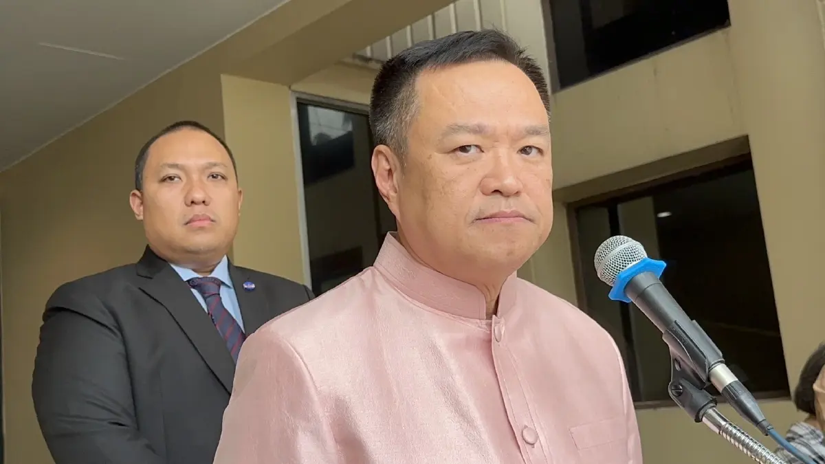 อนุทิน ชาญวีรกูล รองนายกฯ รมว.สาธารณสุข ในฐานะหัวหน้าพรรคภูมิใจไทย