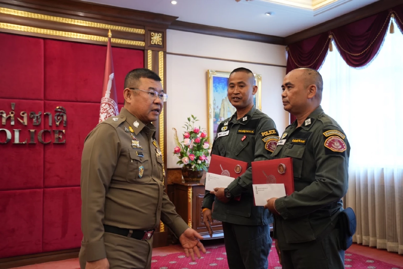 น่าชื่นชม 4 ตำรวจทำดี "กู้ชีพคนหาดใหญ่ - ป้องภัยล่วงละเมิด"