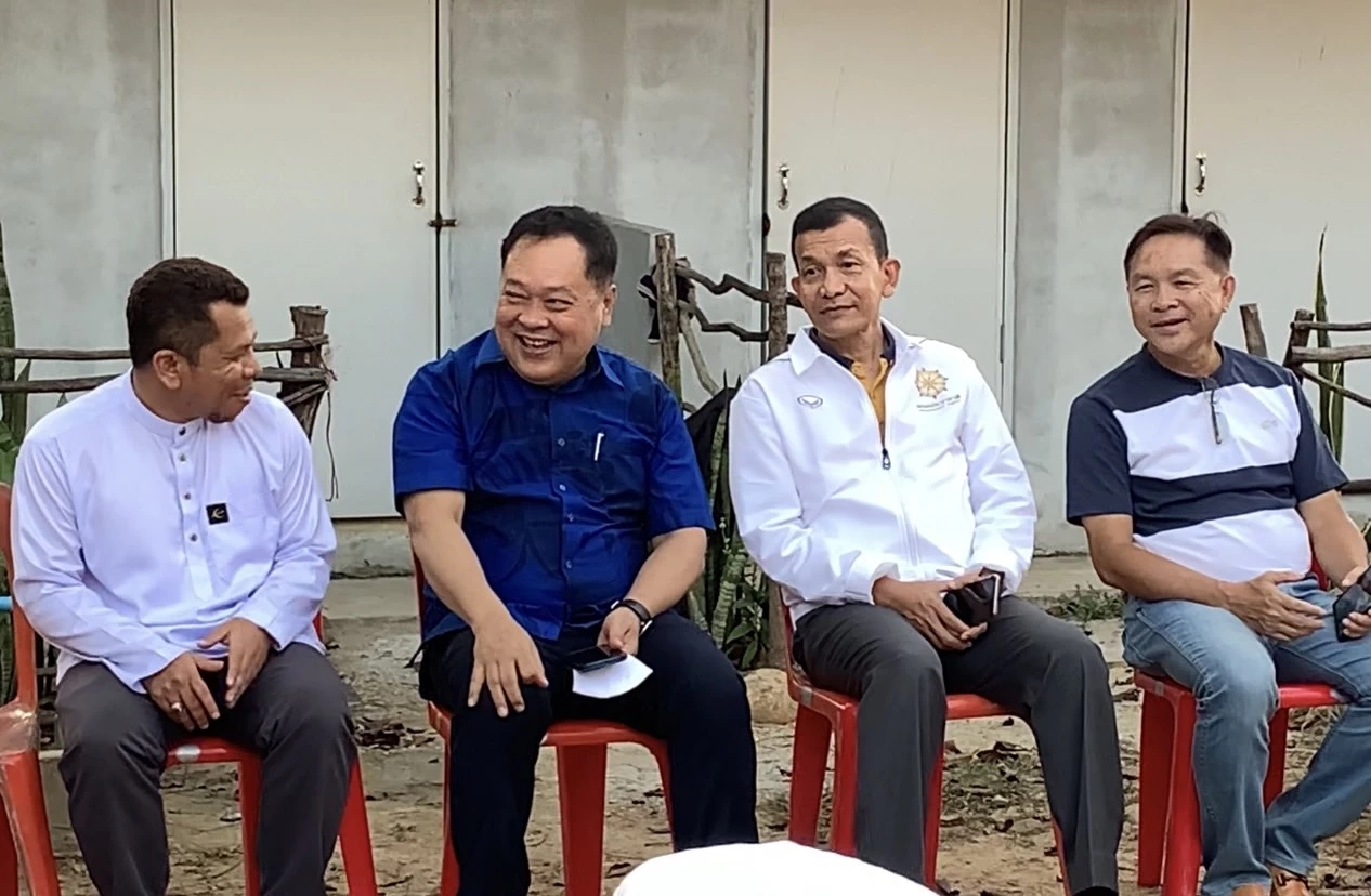 "ทวี"ร่วมละศีลอดที่จะนะ ชาวบ้านร้องนายทุนรุกที่"กุโบร์โบราณ 400 ปี"