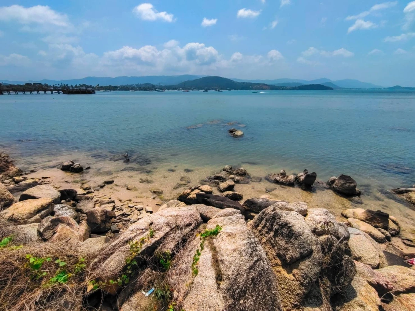 "บิ๊กป้อม" อารมณ์ดีลงใต้ รับฟังความเดือดร้อนประชาชน เร่งแก้ปัญหาน้ำท่วม