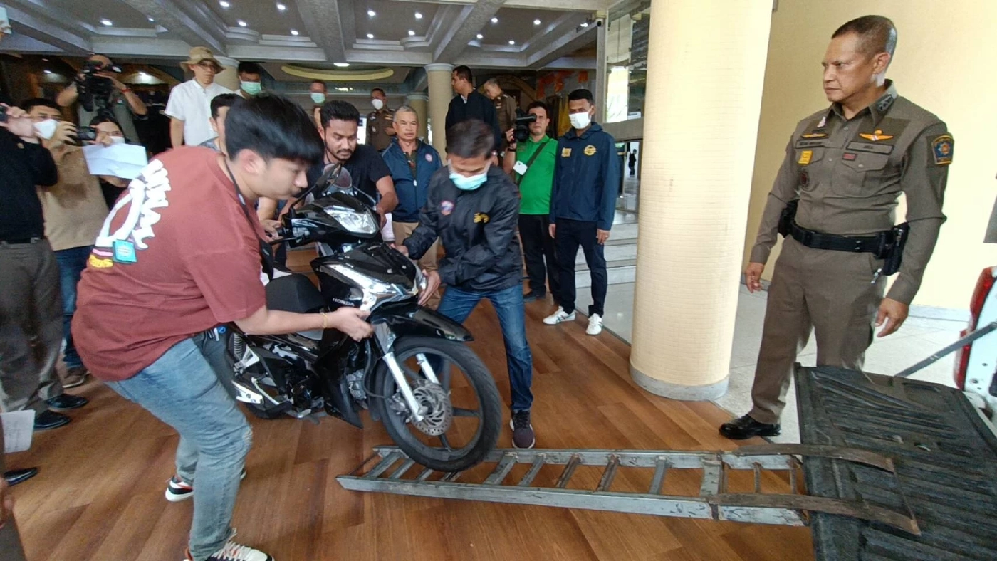 รวบแก๊งตระเวนลัก จยย.ส่งขายลูกค้าภาคอีสาน พบกว่าเหตุร่วม 50 ครั้ง