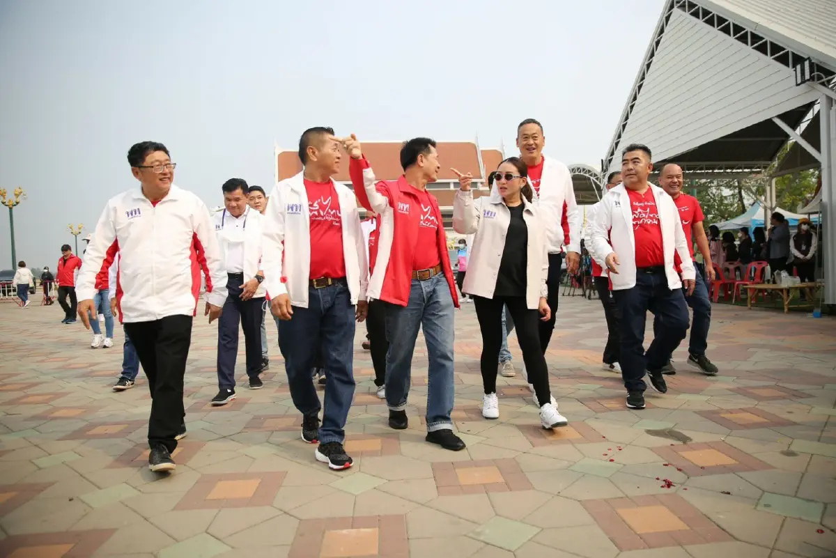 "แพทองธาร" ควง "เศรษฐา" กราบหลวงพ่อเพชร พระคู่เมืองพิจิตร ก่อนปราศรัยใหญ่