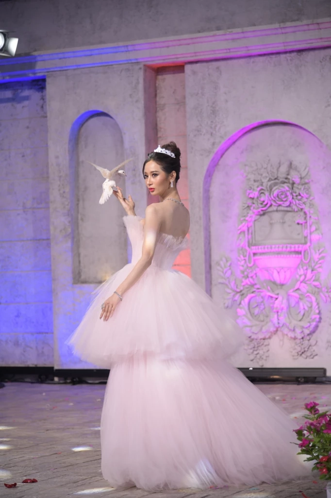 30 หนุ่มสาว กองซูปร้าฯ 2023  ครีเอทโชว์เปิดตัว