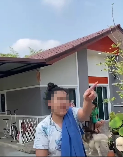 เจอตัวสาวแล้ว ถือท่อนเหล็กบุกทุบร้านชำ โวยลั่นถูกคุณไสย คาดป่วยทางจิต