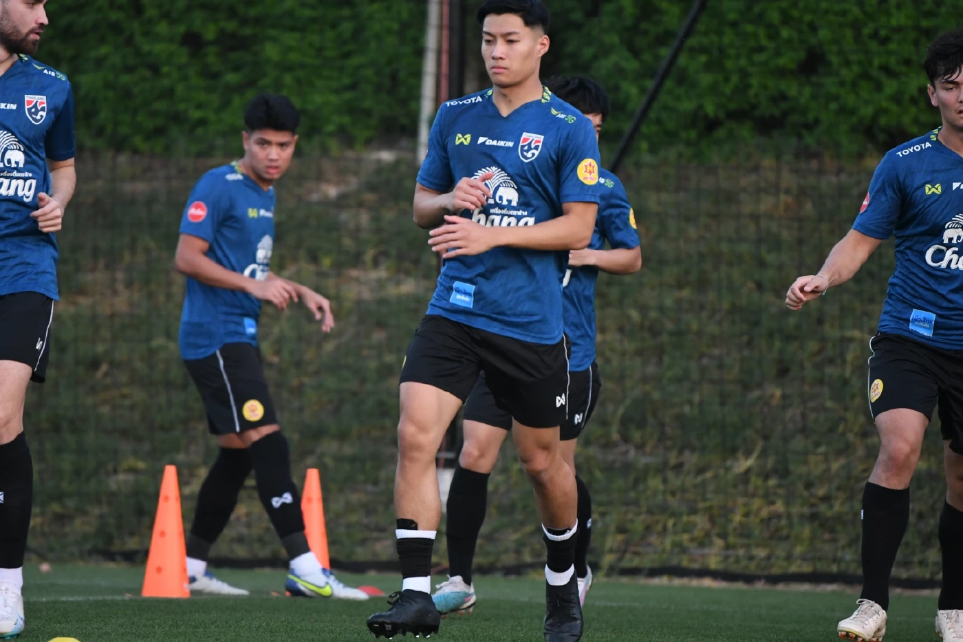 "ทีมชาติไทย U23" ลงซ้อมทันทีหลังถึงกาตาร์ ก่อนดวลซาอุฯพุธนี้