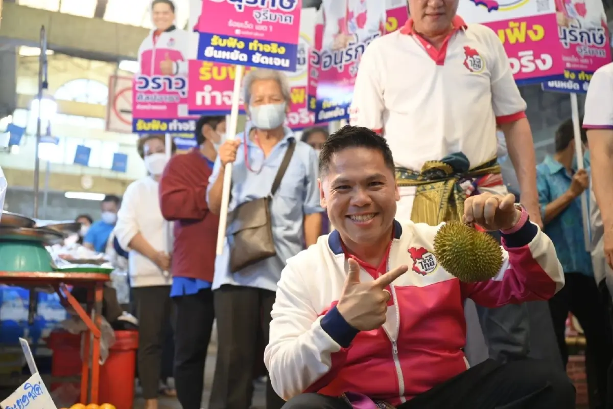 "วราวุธ"ควง"อนุรักษ์"หาเสียงตลาดเมืองร้อยเอ็ด มั่นใจรักษาพื้นที่ได้ 