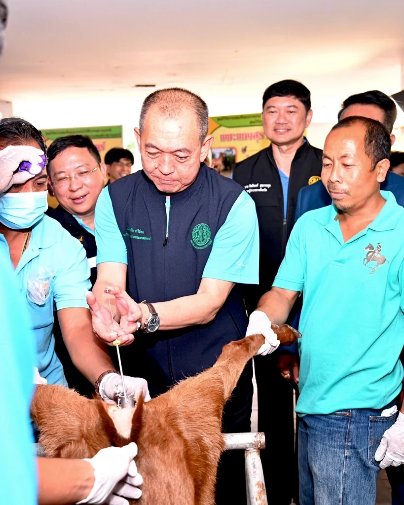 ก.เกษตรฯ ลุยรณรงค์เกษตรกร ฉีดวัคซีนโรคปศุสัตว์ กันความเสียหายทาง ศก.