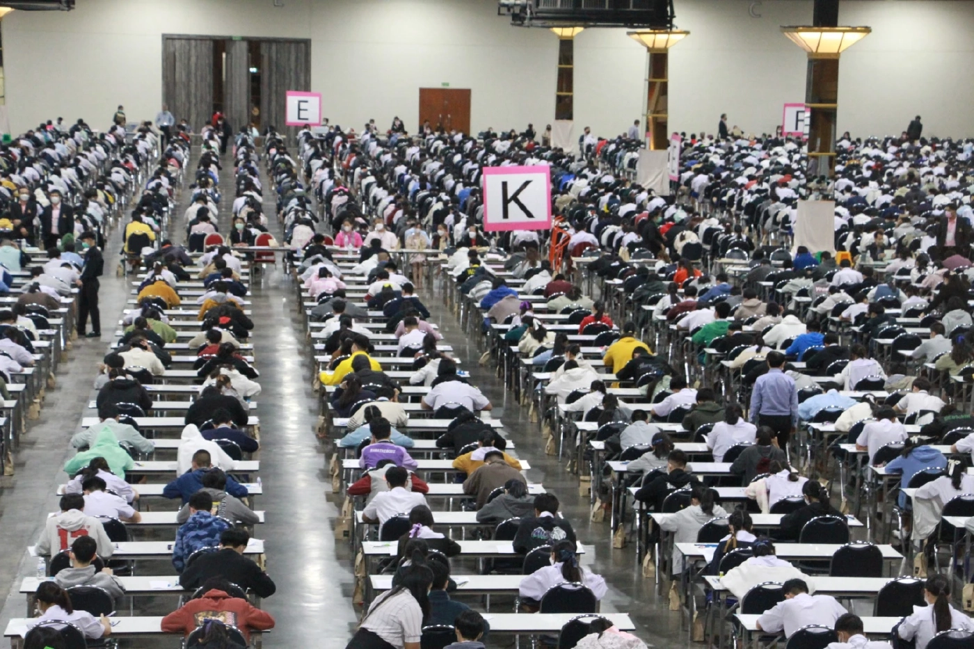  นร.แห่สอบเข้า ม.4  "เตรียมอุดม" กว่า 1.2 หมื่น รับแค่ 1,520 คน