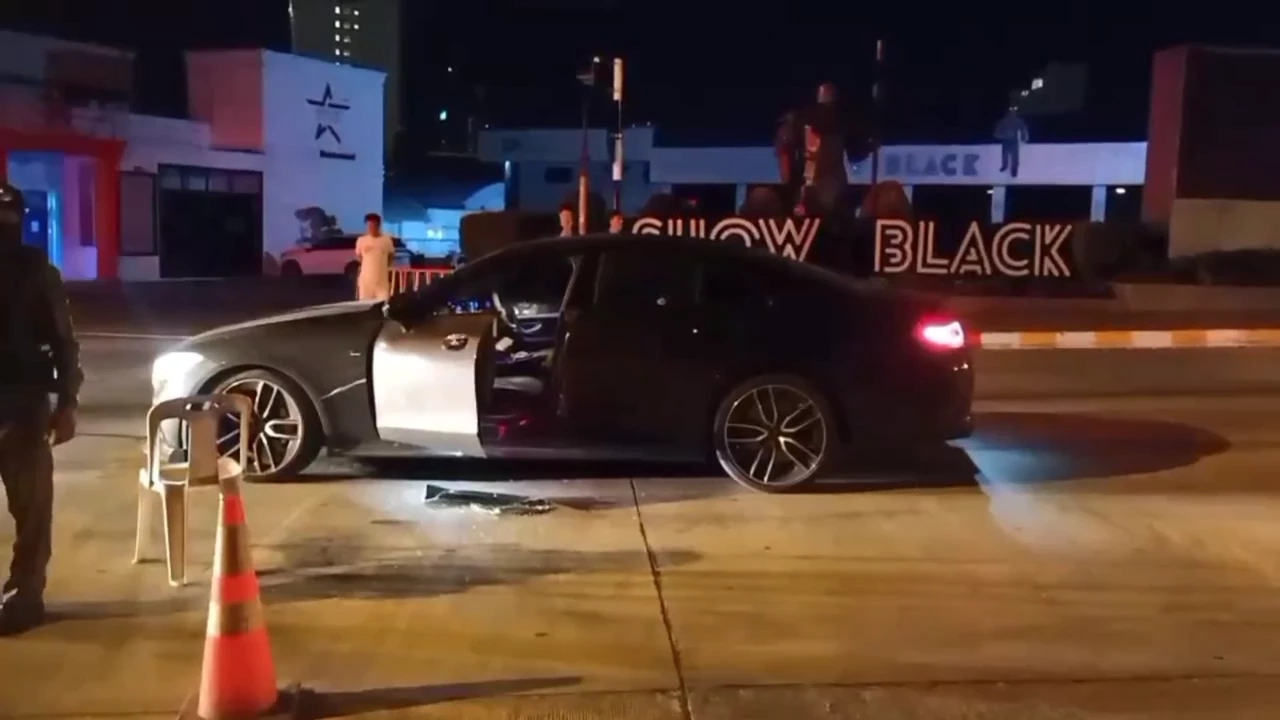 มือปืนประกบรัวกระสุนใส่สาวขับเบนซ์ เจ็บ 2 ราย คาดยิงผิดตัว (คลิป)