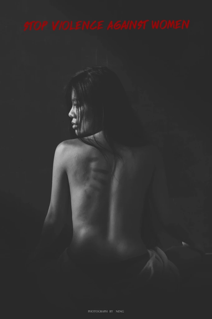 สลัดลุคนางงาม “พลอย ประพัตรา” เปลือยร่างสุดอาร์ต ดึงสติ สะท้อนด้านมืดใจคน