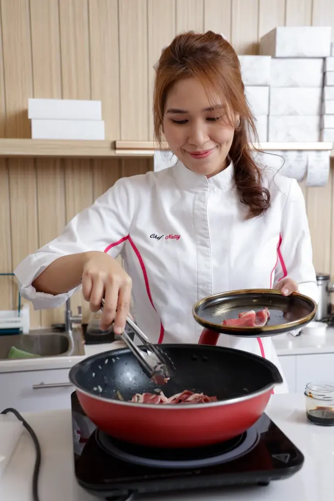 เชฟแนตตี้ นภาวดี พยัคฆโส เชฟเจ้าของร้าน CHA'Sant 