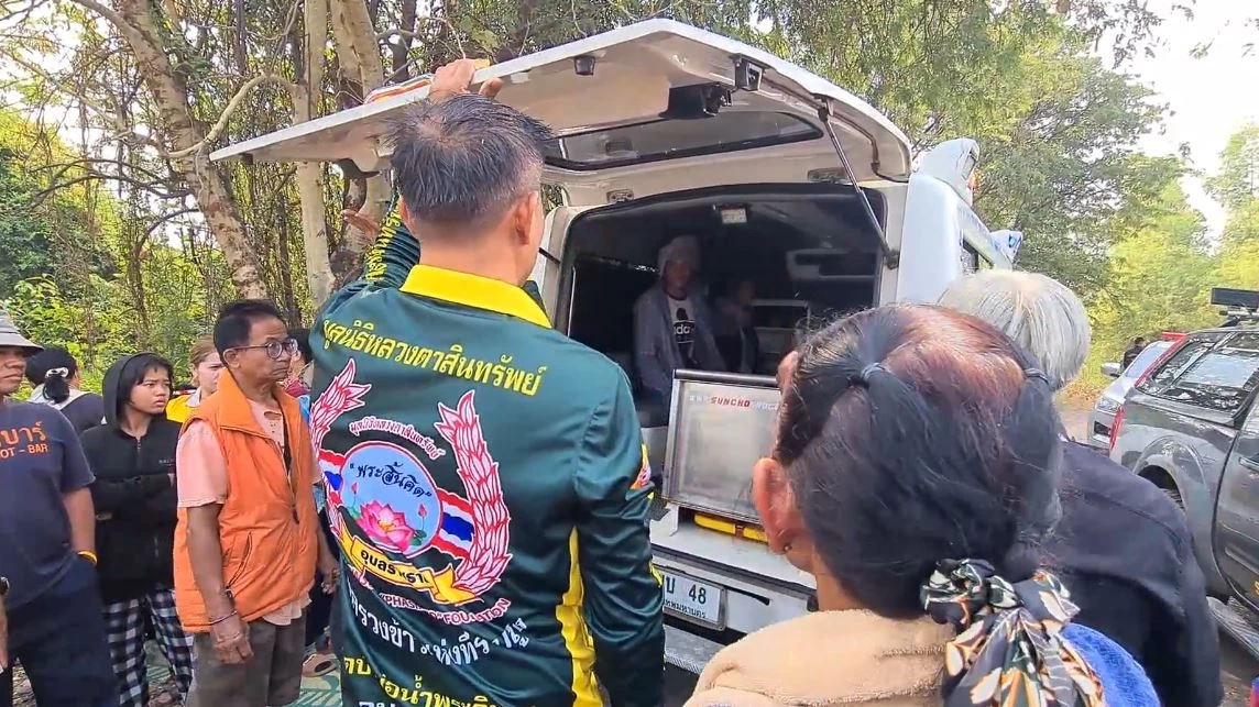 ชาวบ้านนั่งแพข้ามฟาก กลับจากดูหมอลำ เกิดล่มกลางแม่น้ำมูล ดับ 2 สูญหาย 3