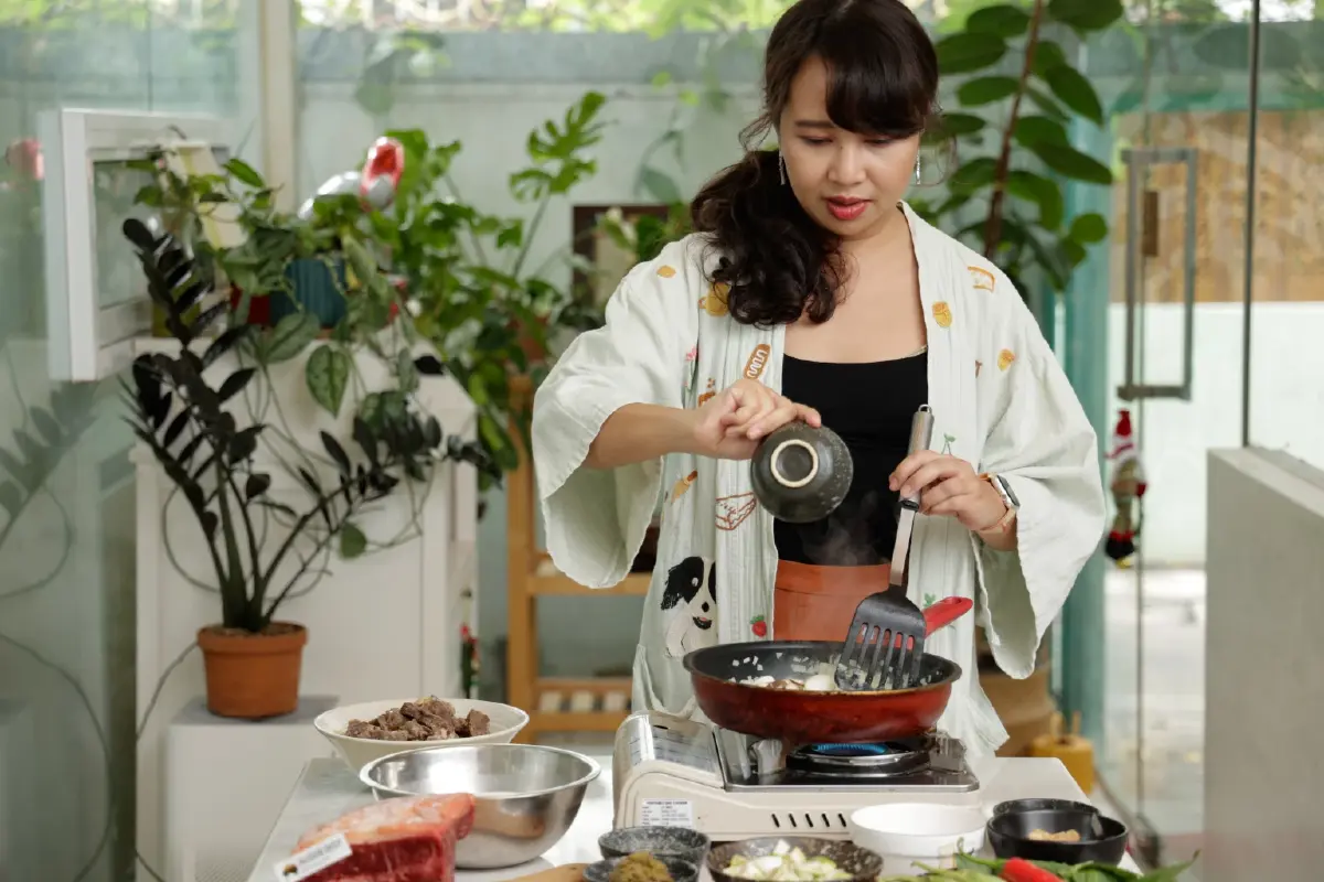 ตะวัน แคทเธอรีน ปุญญสิงห์ เชฟเจ้าของร้าน Bite Me Softly